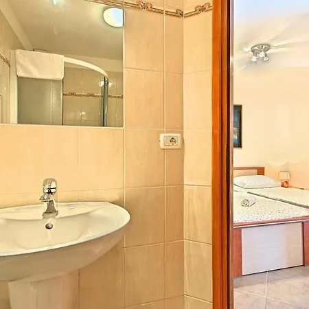 Haus Tone Vikendica *